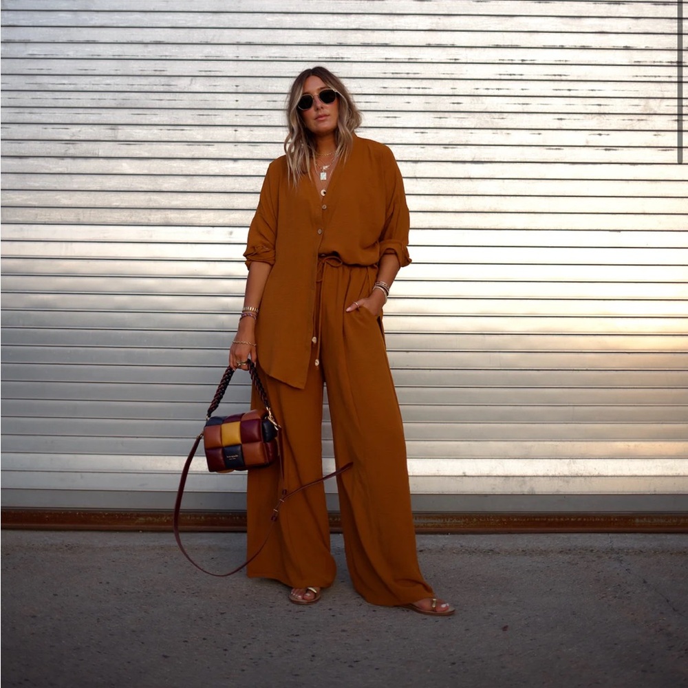 HDYWT how do you wear that essential top and bottom set in Caramel S/M